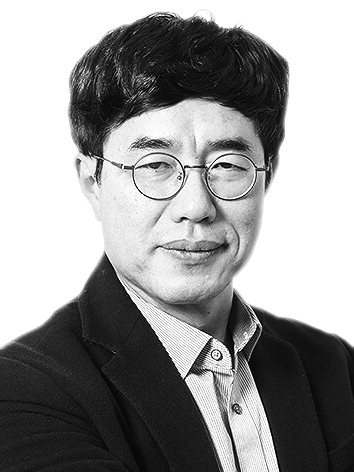 [데스크 칼럼] 남자들은 왜 친구가 없을까