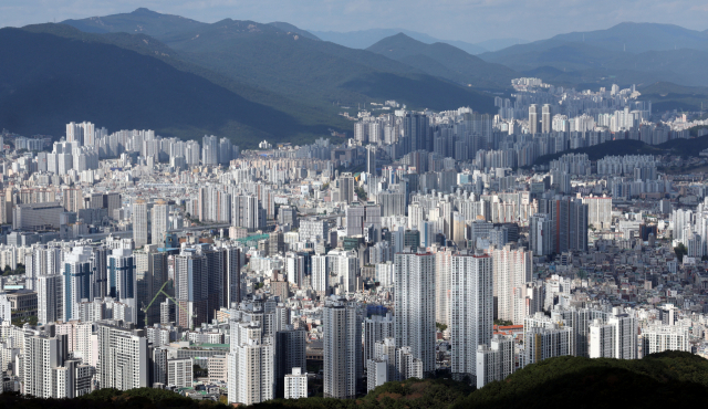 부산 황령산 전망대에서 바라본 부산 연제구 일대 모습. 정종회 기자 jjh@