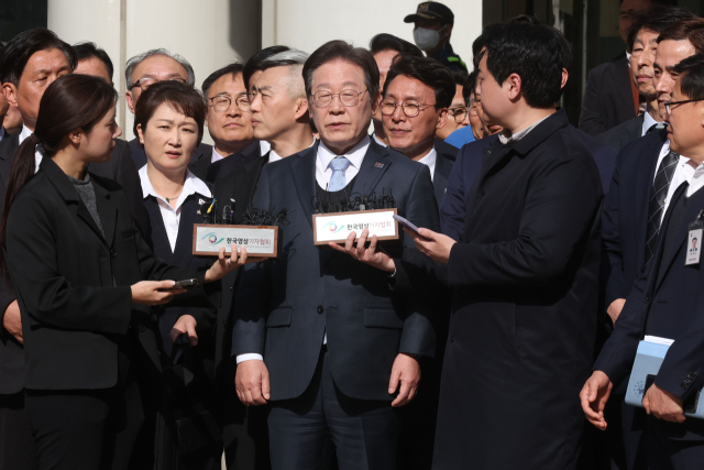 더불어민주당 이재명 대표가 26일 공직선거법 위반 항소심에서 무죄를 선고받은 뒤 입장을 밝히고 있다. 연합뉴스