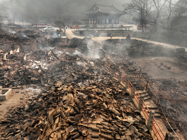 천년 고찰 고운사가 산불에 모두 타 흔적만 남아 있다. 이번 화재로 국가 지정 문화유산 보물로 지정된 가운루와 연수전 등이 전소됐다. 연합뉴스
