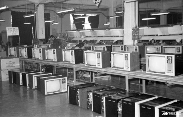 한때 부산의 주력 제조업체로 이름을 날렸던 LG전자의 전신 금성사 부산 온천동 공장 모습. 현재 부산에서는 금성사의 흔적조차 찾기 어렵다. LG전자 제공