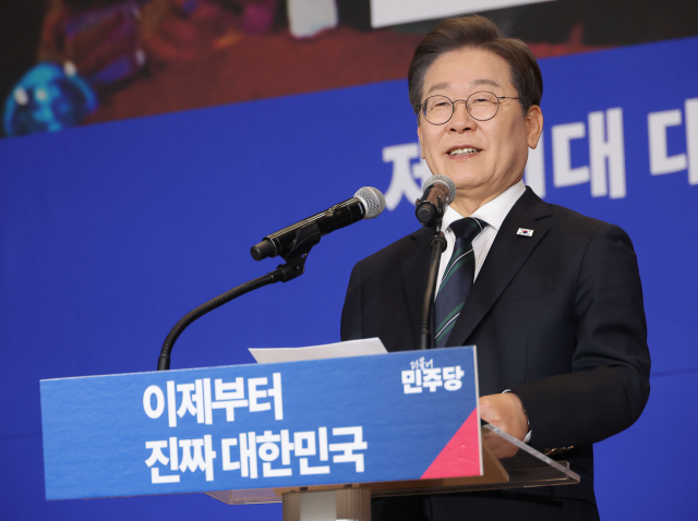 더불어민주당 이재명 대선 후보가 30일 서울 여의도 국회 의원회관에서 열린 더불어민주당 제21대 대통령선거 '진짜 대한민국' 중앙선거대책위원회 출범식에서 연설하고 있다. 연합뉴스