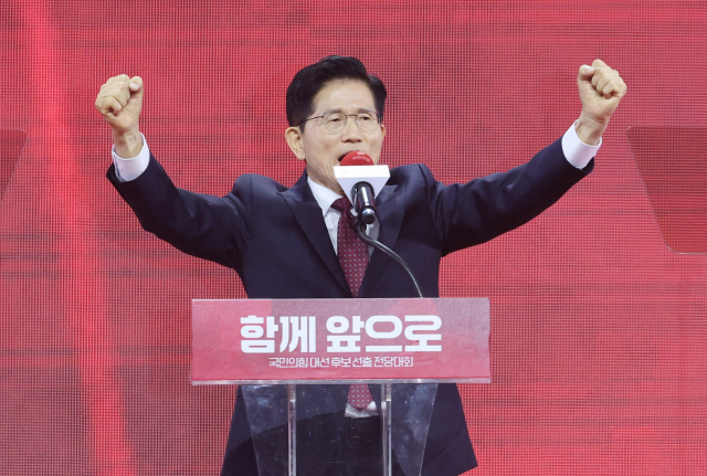 국민의힘 대선 후보로 선출된 김문수 후보가 3일 경기 고양시 킨텍스에서 열린 국민의힘 전당대회에서 수락 연설을 하고 있다. 연합뉴스
