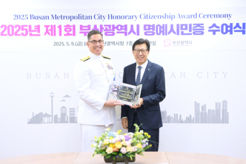 닐 코프로스키 주한미해군사령관, '부산시 명예시민' 되다