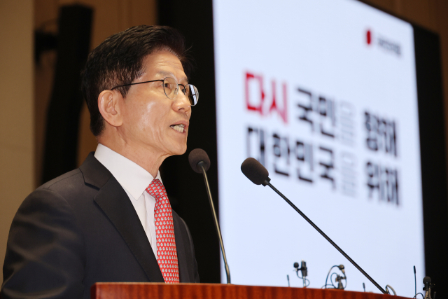 국민의힘 김문수 대선 후보가 11일 서울 여의도 국회에서 열린 의원총회에서 발언하고 있다. 연합뉴스