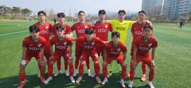 올해 춘계전국고교대회 정상에 오른 부산아이파크 U18 개성고 선수들이 20일 열리는 대한축구협회장배 선전을 다짐하고 있다. 부산아이파크 제공