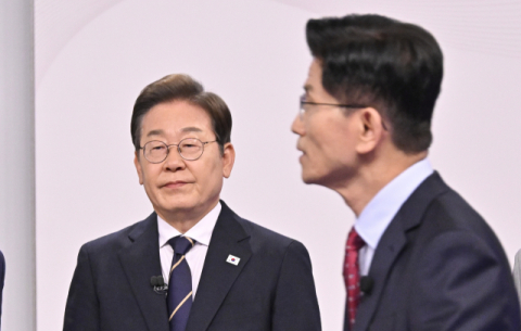 대선 토론 원전정책 격돌…이재명 “원전 하되, 재생에너지 중심” vs 김문수 