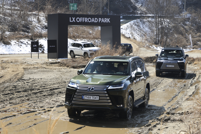 글로벌 SUV 강세 속에 국내에서 대형 SUV 출시가 잇따르고 있다. 렉서스 ‘디 올 뉴 LX 700h’. 렉서스코리아 제공