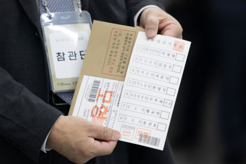 선관위, '봉투 속 이재명 기표용지' 신고에 