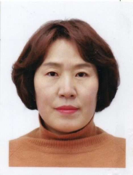 47회 부산아동문학상 동시부문 수상자인 김진숙 동시인. 부산아동문학인협회 제공