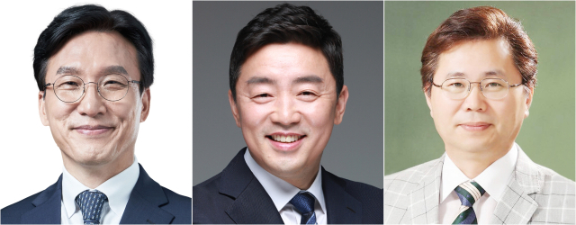 제21대 대통령 선거 당선이 확실시되는 더불어민주당 이재명 대선 후보가 새 정부의 초대 국무총리로 민주당 김민석 최고위원(왼쪽)을 내정한 것으로 4일 알려졌다. 대통령실 비서실장에는 민주당 강훈식 의원(가운데)을, 정책실장에는 이한주 민주연구원장이 낙점받은 것으로 전해졌다. 연합뉴스