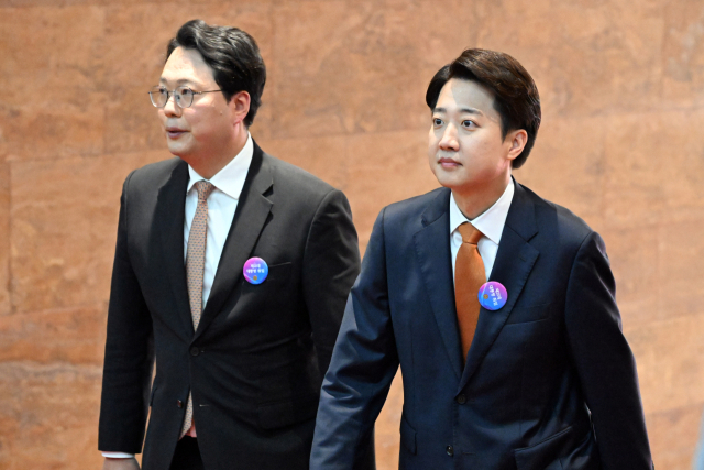 개혁신당 이준석 의원이 4일 서울 여의도 국회에서 열린 제21대 대통령 취임선서식에 참석하고 있다. 연합뉴스