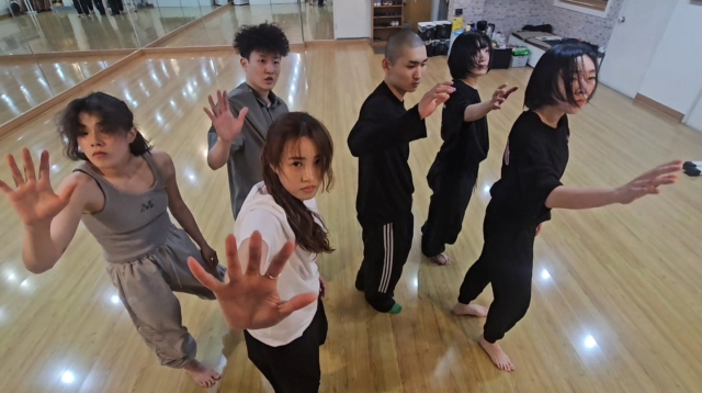 댄스 프로젝트 에게로의 '염증' 연습 장면. 에게로 제공