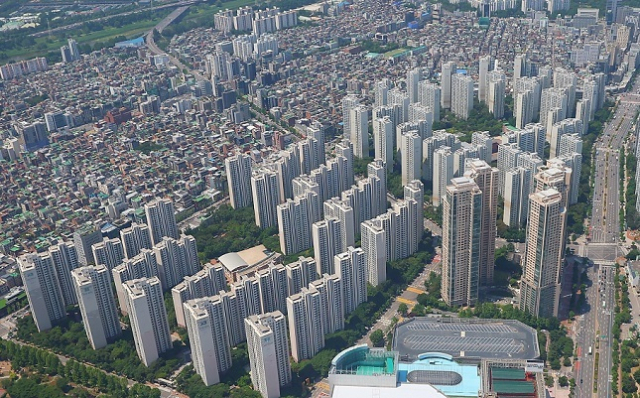 사진은 서울 송파구 롯데월드타워에서 바라본 주택단지 모습. 연합뉴스