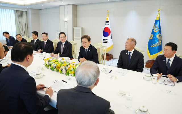 이재명 대통령이 13일 서울 용산 대통령실에서 6경제단체·기업인 간담회를 하고 있다. 연합뉴스