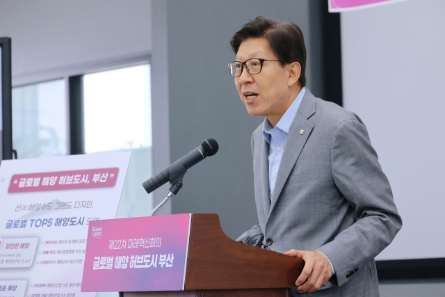 박형준 부산시장이 18일 부산 영도구 한국해양과학기술원에서 정부의 해양수산부 이전 추진에 대한 시 입장을 발표하고 있다. 부산시 제공