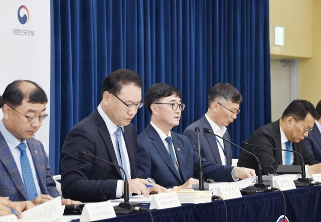 임기근 기획재정부 차관이 6월 18일 오후 정부세종청사 중앙동에서 열린 '새정부 추가경정예산안 상세 브리핑'에서 주요내용을 발표하고 있다. 기재부 제공