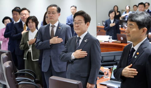 전 국민에 15만~50만 원 소비 쿠폰
