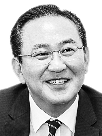 [오션 뷰] 해양수도 부산, 재개항의 시대를 기대하며