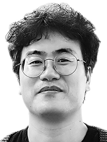 [편집국에서] 사람이 추해지는 순간