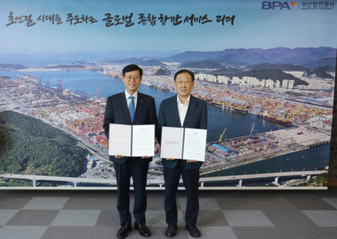 [왼쪽부터] 부산항만공사 송상근 사장, 한국내부통제연구원 문호승 원장