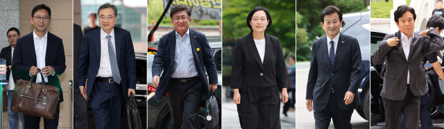 이재명 정부 첫 내각 후보자들이 24일 인사청문회 준비사무실을 꾸려 청문회 준비에 나섰다. 사진은 이날 첫 출근한 배경훈 과기정통부 장관 후보자, 조현 외교부 장관 후보자, 김성환 환경부 장관 후보자, 한성숙 중소벤처기업부 장관 후보자, 정동영 통일부 장관 후보자, 김영훈 고용노동부 장관 후보자. 연합뉴스