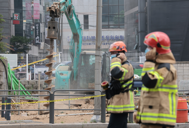 서울 서초구 지하철 2호선 교대역의 11번 출구 인근에서 도시가스가 유출되는 사고가 발생해 역 주변이 통제되고 있다. 연합뉴스