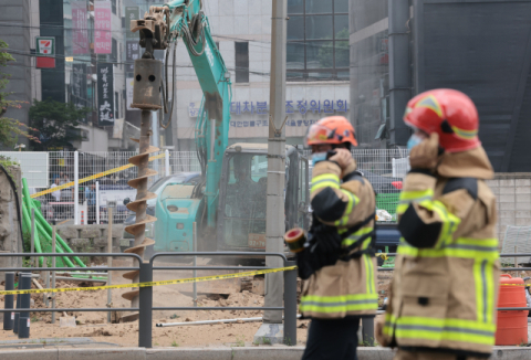 ‘굴착 중 사고’… 서울 지하철 2호선 교대역 인근서 도시가스 누출(종합)