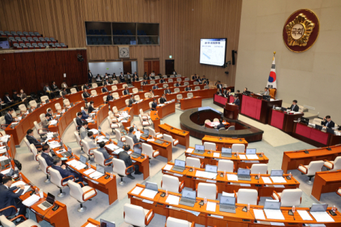 예결위 추경안 심사 첫날부터 파행  극적 정상화…가까스로 파국 면해