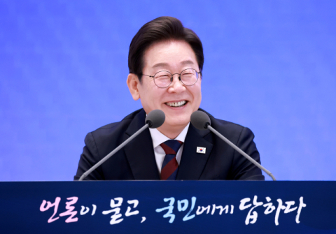 “야당과 대화, 상호 신뢰 위에서” [이재명 대통령 취임 첫 기자회견]