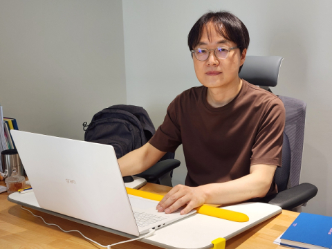 김재환 감독은 “가짜가 판치는 트루맛쇼 세상에서 속지 마시고 잘 헤쳐나가시길 빈다”라고 당부했다.