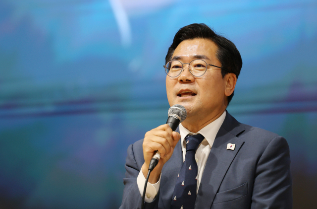 더불어민주당 당대표 선거에 출마한 박찬대 의원이 5일 전주대학교에서 열린 토크콘서트에서 발언하고 있다. 연합뉴스