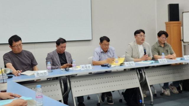 8일 부산시의회에서 박형준 부산시정을 평가하는 ‘민선 8기 박형준 부산시정 3년 평가’(위쪽), ‘박형준 부산 시정 3년, 공과 과 그리고 부산의 미래’ 토론회가 잇따라 열렸다.