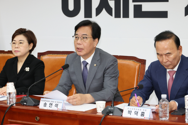 국민의힘 송언석 비대위원장 겸 원내대표가 10일 서울 여의도 국회에서 열린 비상대책위원회의에서 발언하고 있다. 연합뉴스