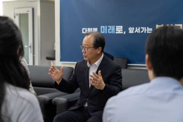 김석준 부산시교육감이 10일 부산시교육청에서 취임 100일을 하루 앞두고 “미래 인재 양성을 위해 맞춤형 인공지능(AI) 교육을 본격 추진하겠다”고 밝혔다. 부산시교육청 제공
