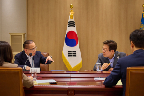 이재명 대통령, 첫 NSC 주재…“남북 평화가 실용적 해법”