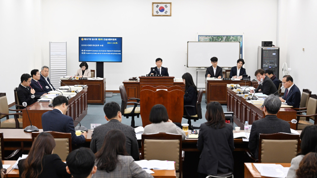 부산시의회 건설교통위원회 전체회의가 진행되고 있다. 부산일보DB