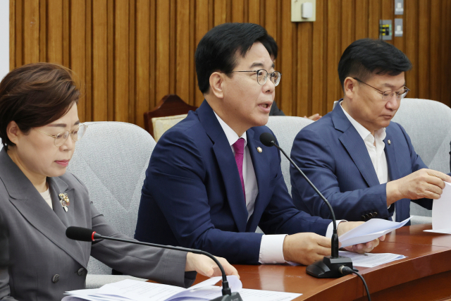 국민의힘 송언석 비대위원장 겸 원내대표가 11일 서울 여의도 국회에서 열린 원내대책회의에서 발언하고 있다. 연합뉴스