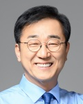 대통령실은 11일 이재명 대통령이 신임 국토교통부 장관 후보자에 더불어민주당 김윤덕 의원을 지명했다고 강훈식 대통령비서실장 브리핑을 통해 밝혔다. 연합뉴스