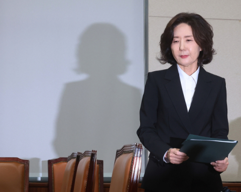 들끓는 강선우·이진숙 사퇴론… 이 대통령 '결단'할까