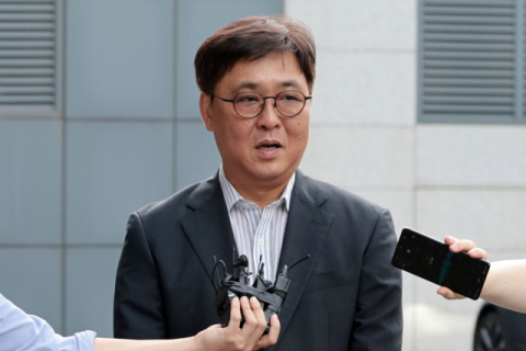 최휘영 문체부 장관 후보자가 지난 14일 오전 9시 서울 종로구 국립현대미술관 서울 사무동에 문체부 장관 인사청문회 준비를 위해 출근하고 있다. 연합뉴스