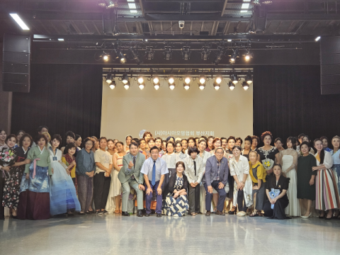 부산여자대 시니어모델학과, ‘연, 사람과 옷을 잇다’ 패션쇼 성료