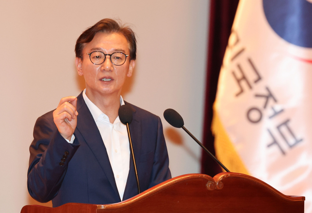 전재수 해양수산부 장관이 24일 정부세종청사 대강당에서 열린 취임식에서 취임사를 하고 있다. 연합뉴스
