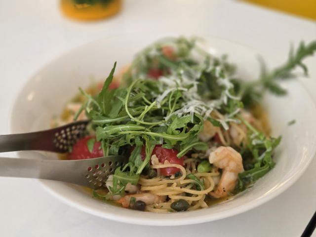 오일이 고루 스며들어 최고의 맛을 자랑하는 새우 루꼴라 오일 스파게티니.