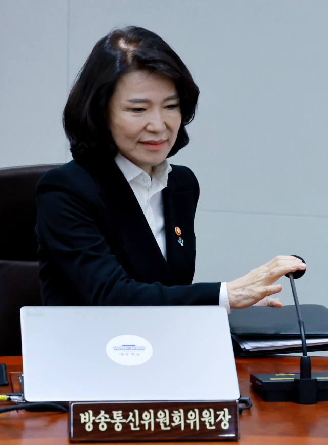 이진숙 방송통신위원장이 지난달 서울 용산 대통령실 청사에서 열린 국무회의에 참석하고 있다. 연합뉴스