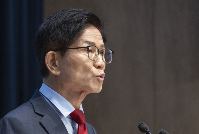 국민의힘 당 대표 선거에 출마한 김문수 후보가 31일 국회 소통관에서 비전·공약 발표를 하고 있다. 연합뉴스