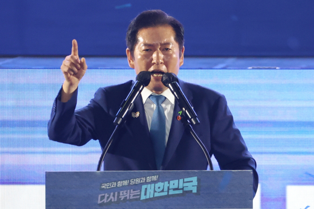 더불어민주당 정청래 신임 당대표가 2일 당대표직 수락 연설을 하고 있다. 연합뉴스