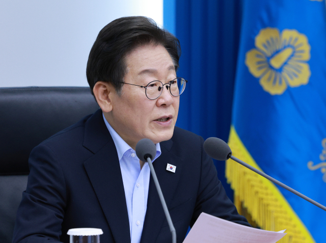 이재명 대통령이 31일 서울 용산 대통령실 청사에서 열린 6차 수석·보좌관 회의를 주재하고 있다. 연합뉴스