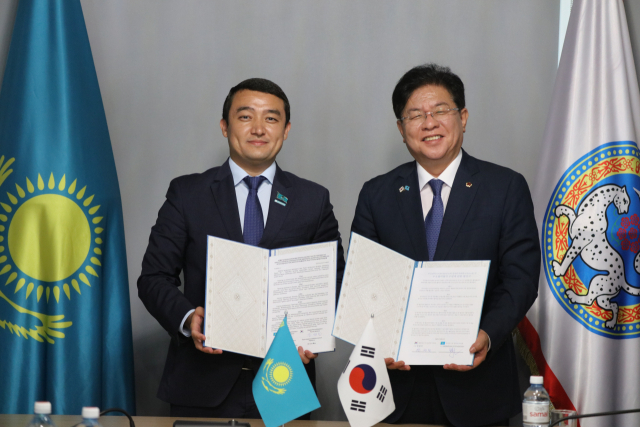 부산시의회는 6일(현지 시간) 카자흐스탄 알마티시의회와 우호 교류 및 상호 협력을 위한 협약을 체결했다. 부산시의회 제공
