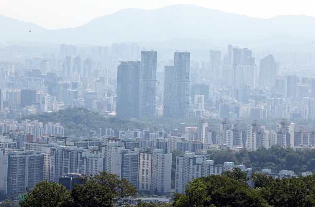 지난 10일 서울 남산에서 바라본 서울지역 아파트 전경. 연합뉴스